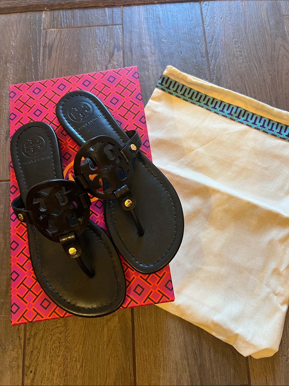 Tort Burch Miller Sandal. Sz 7 color Black New in Box